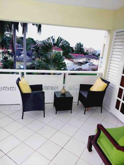 Lulu Bell Mystic Ridge @73 Apartment. Ocho Rios Exterior photo
