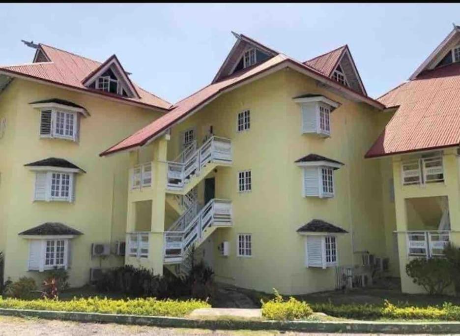 Lulu Bell Mystic Ridge @73 Apartment. Ocho Rios Exterior photo