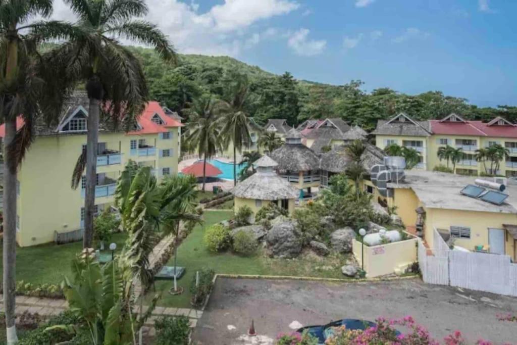 Lulu Bell Mystic Ridge @73 Apartment. Ocho Rios Exterior photo